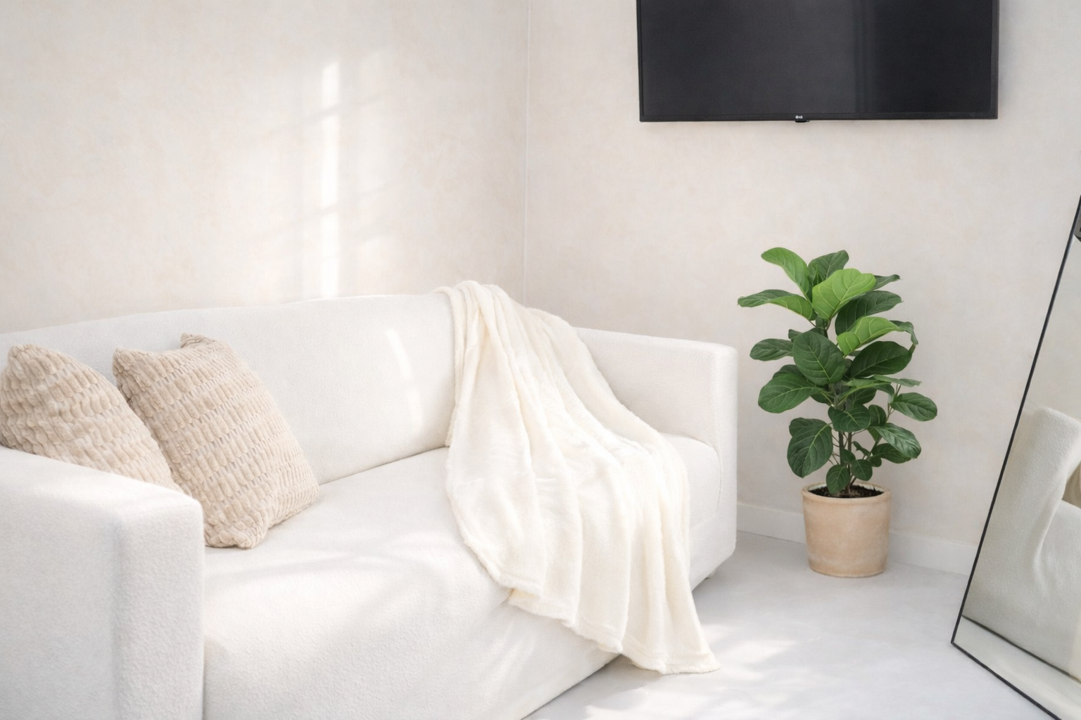 Eastframe studios - modern photography studio £15/hr