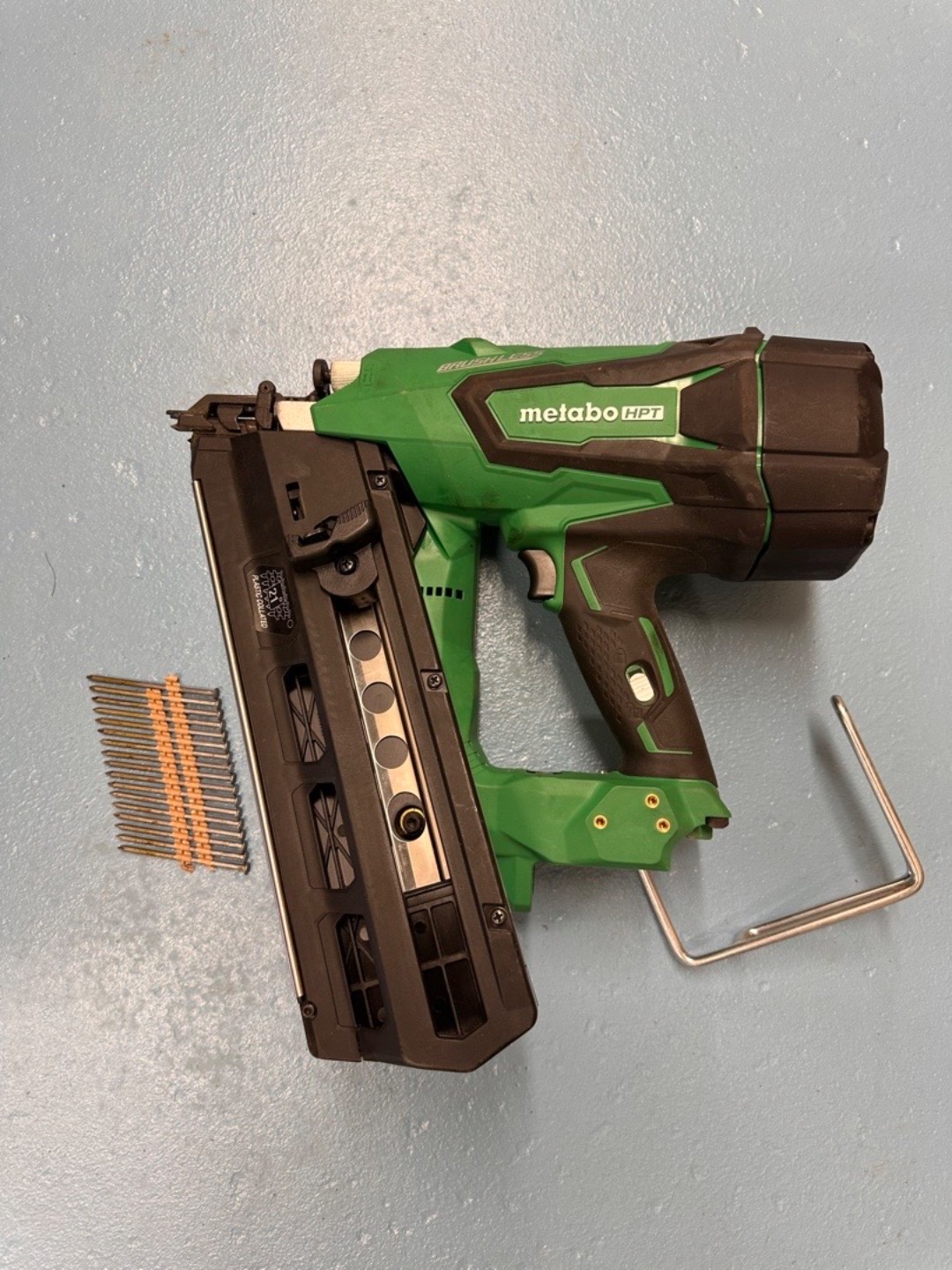 Hikoki spikerpistol