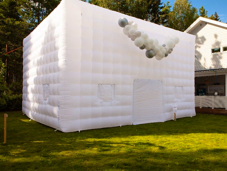 partytält uppblåsbart för 50-60 personer