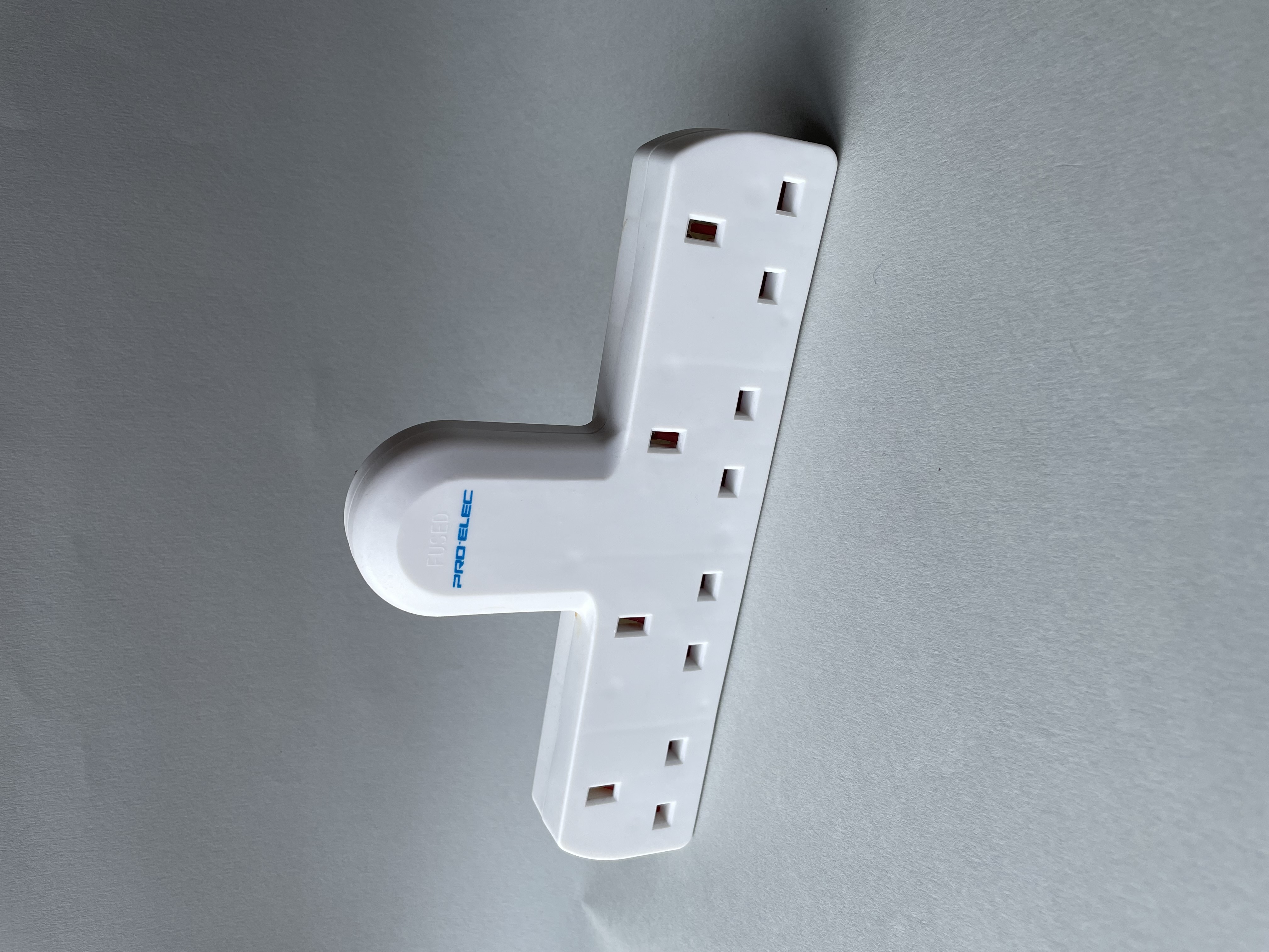 Pro elec 13 a unswitched 4-way plug adapter