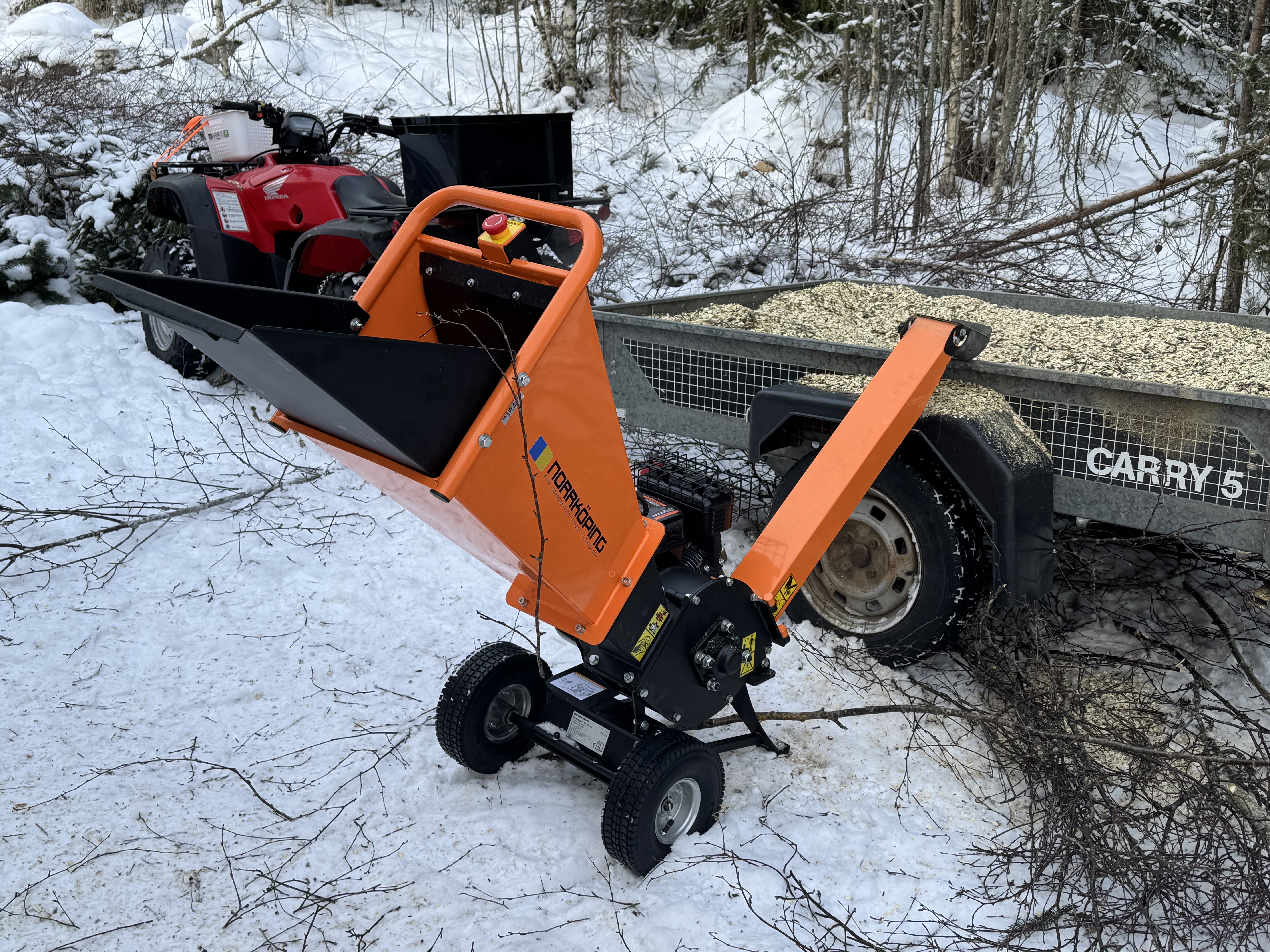 Järeä polttomoottori oksasilppuri / haketin