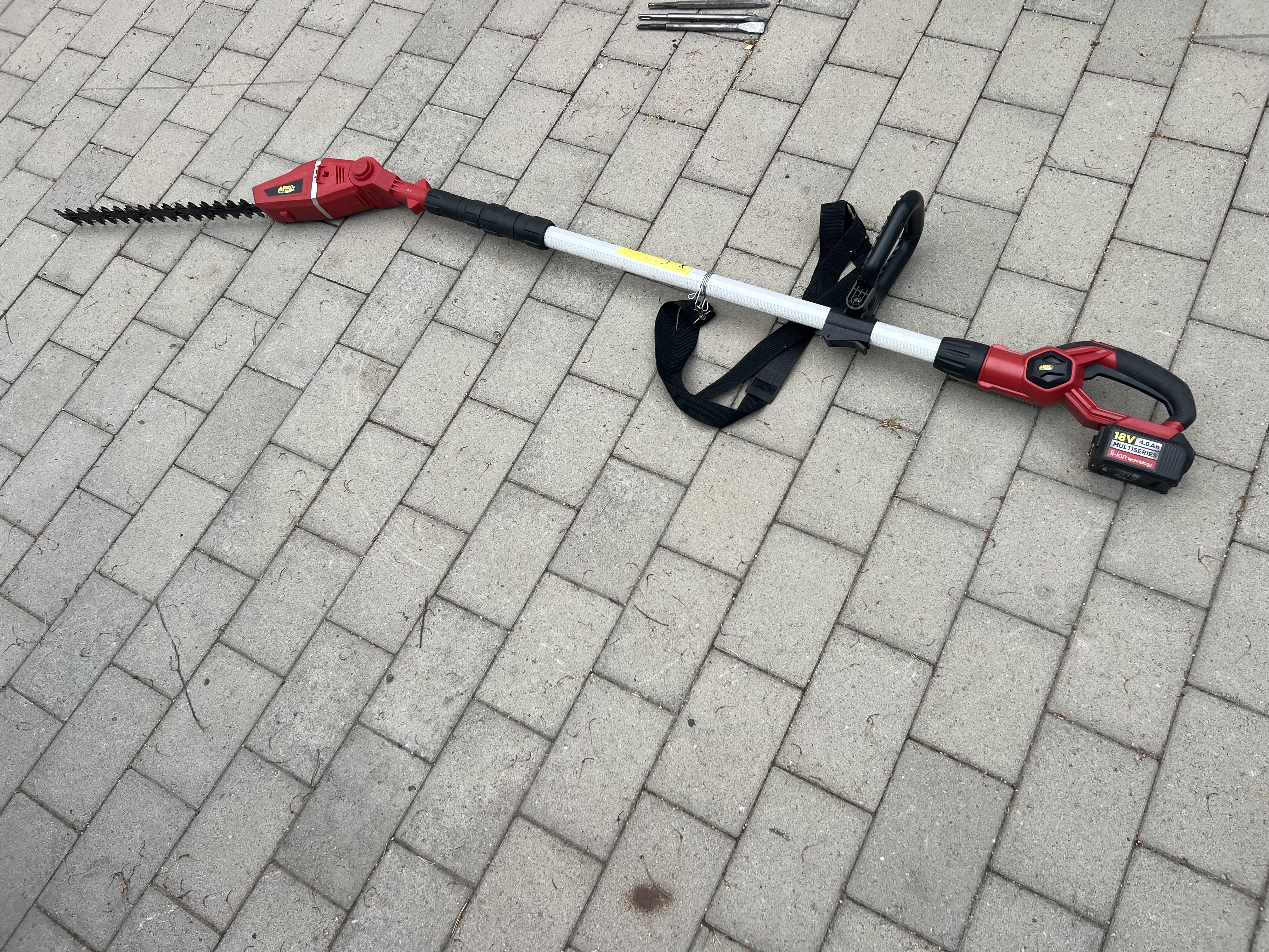 Batteridriven häcksax med teleskophandtag 