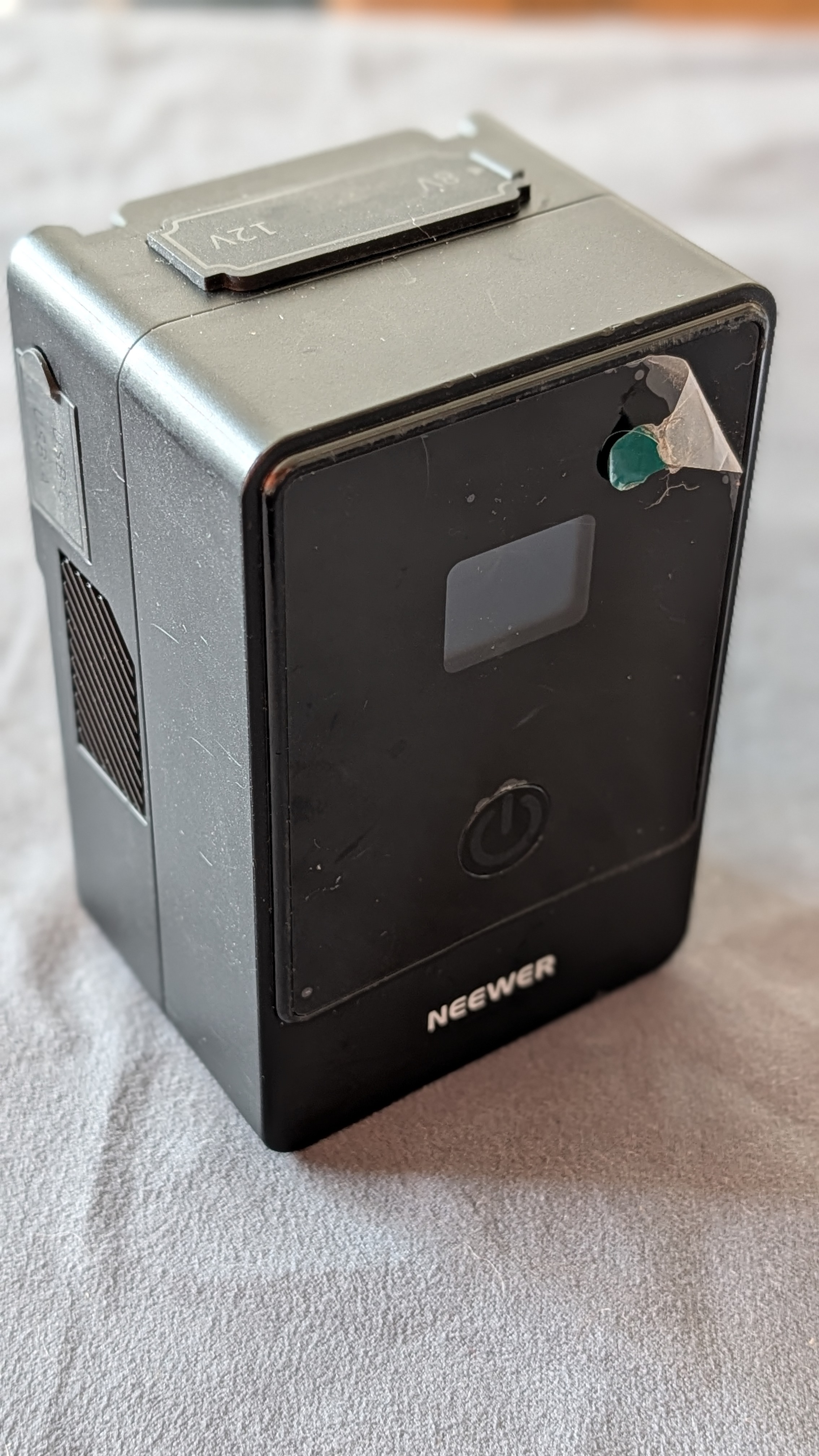 The neewer 99wh (6800mah) v mount battery