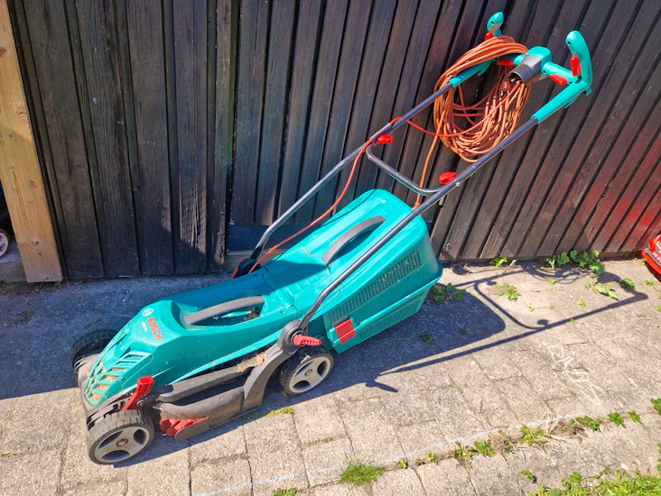 Elektrisk gräsklippare arm34