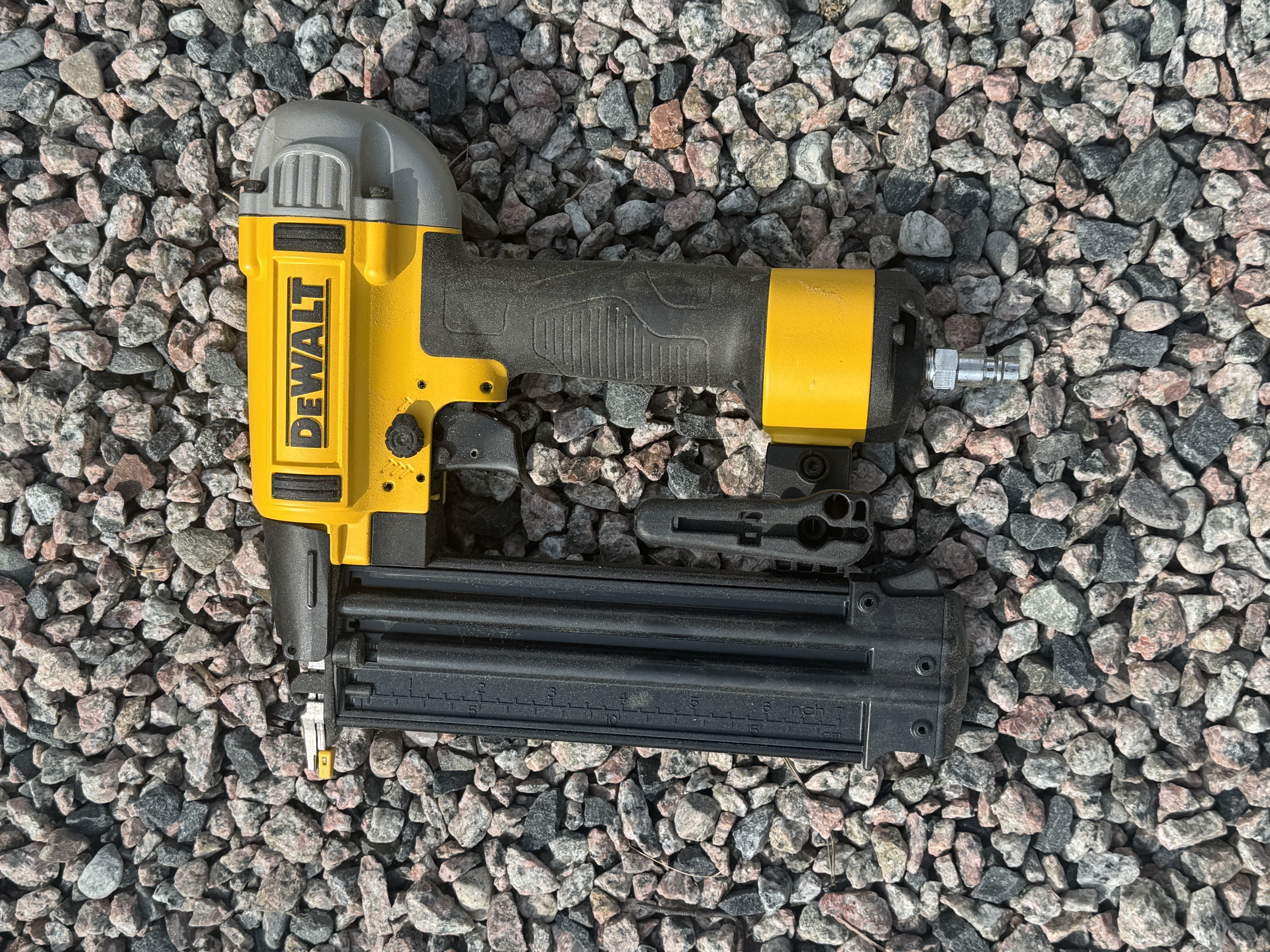 Dewault dyckertpistol