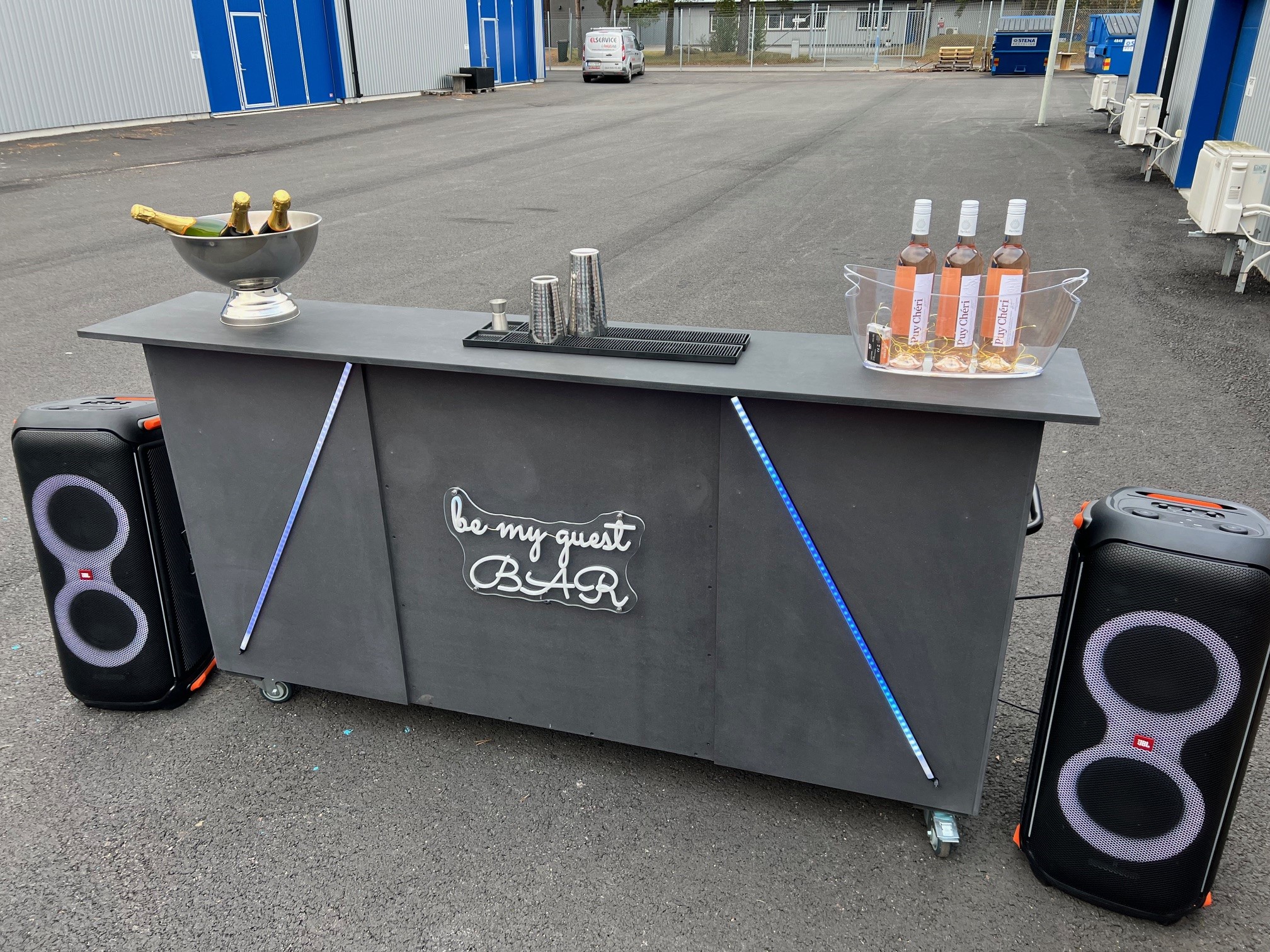 Hyr exklusiv bar inkl högtalare och kyl