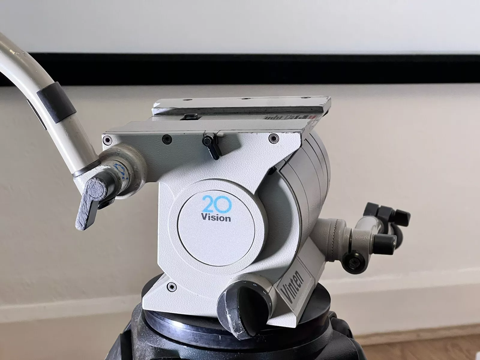 Vinten vision 20 with 150mm tripod