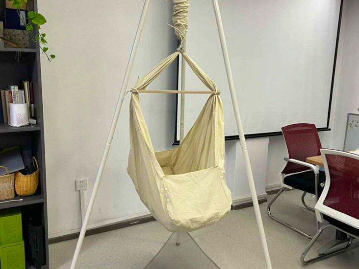 Slyngvugge med motor & stativ