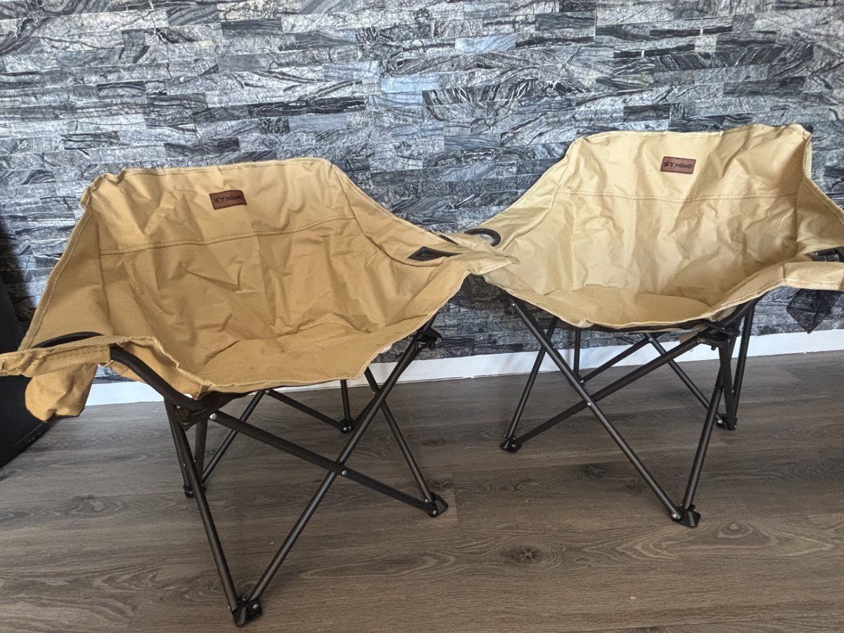 2 bekväma hopfällbara campingstolar med mugghållare och sidofickor