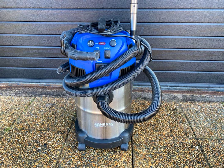 Nilfisk, kraftfull grovdammsugare