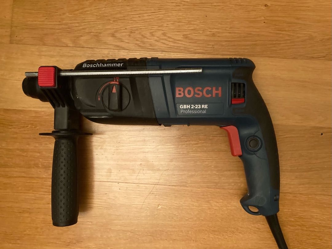 Borrmaskin för betongväggar.  
