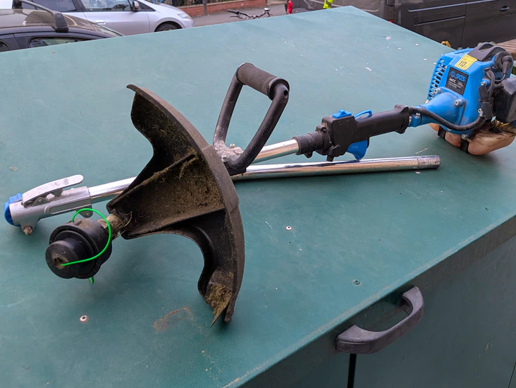 Petrol grass strimmer