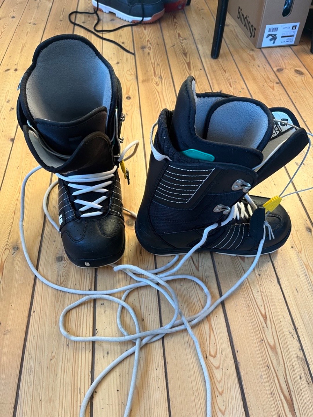 Burton snowboard boots size 37