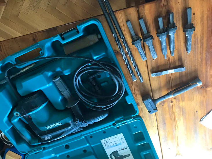 Spräckkilar med borrhammare