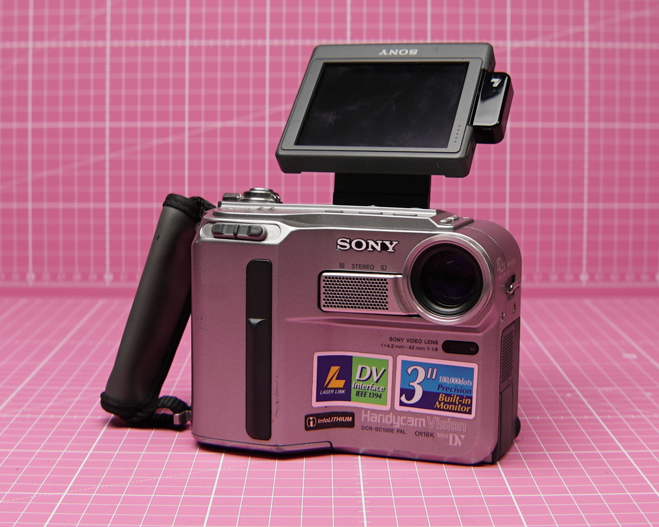 SONY　Handycam　DCR-SC100 Support for DCR-SC100 | Sony USA