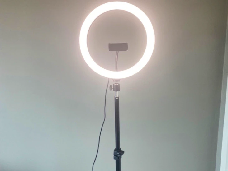 Ring light with stand