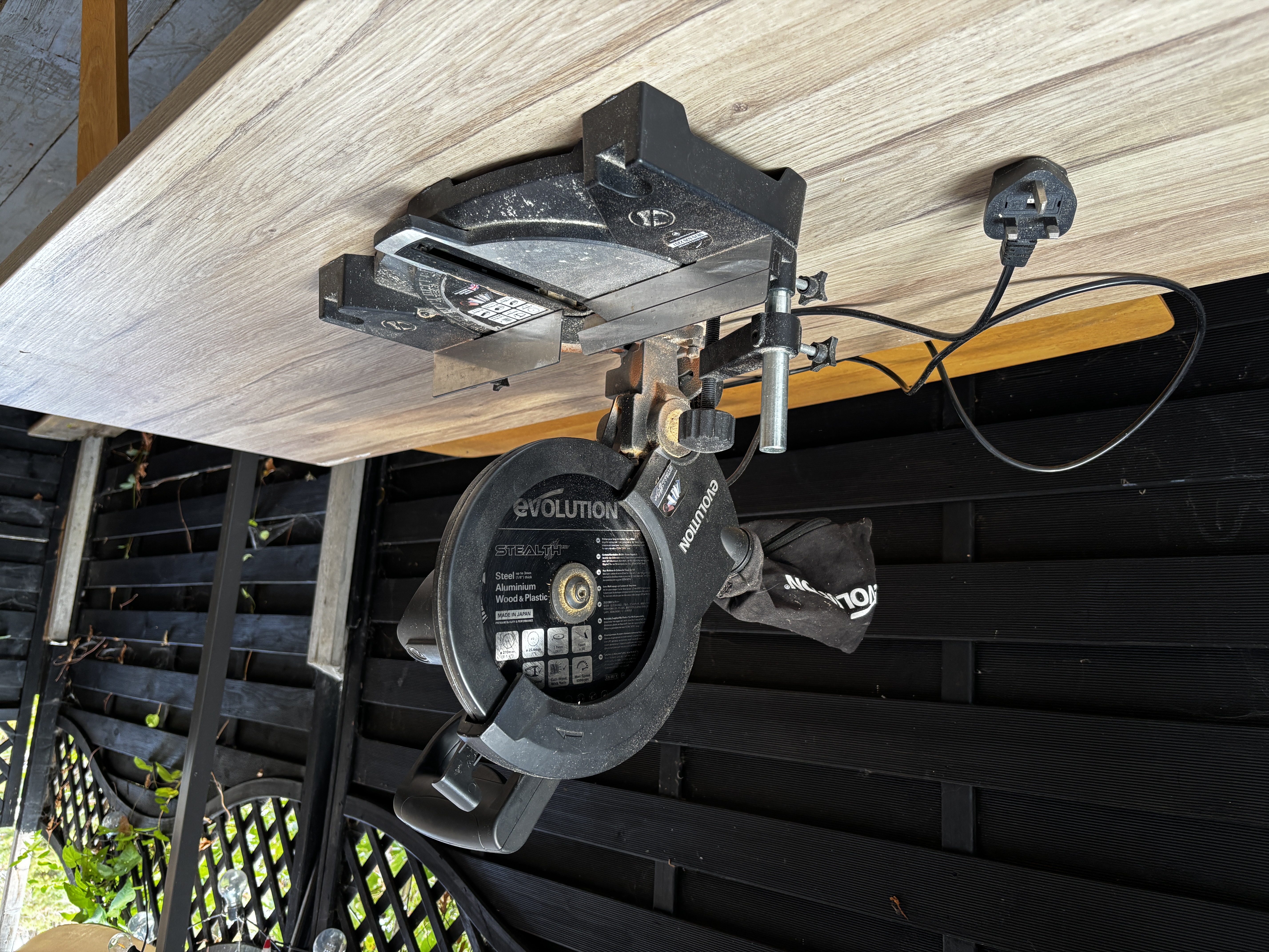 Chop saw / mitre saw