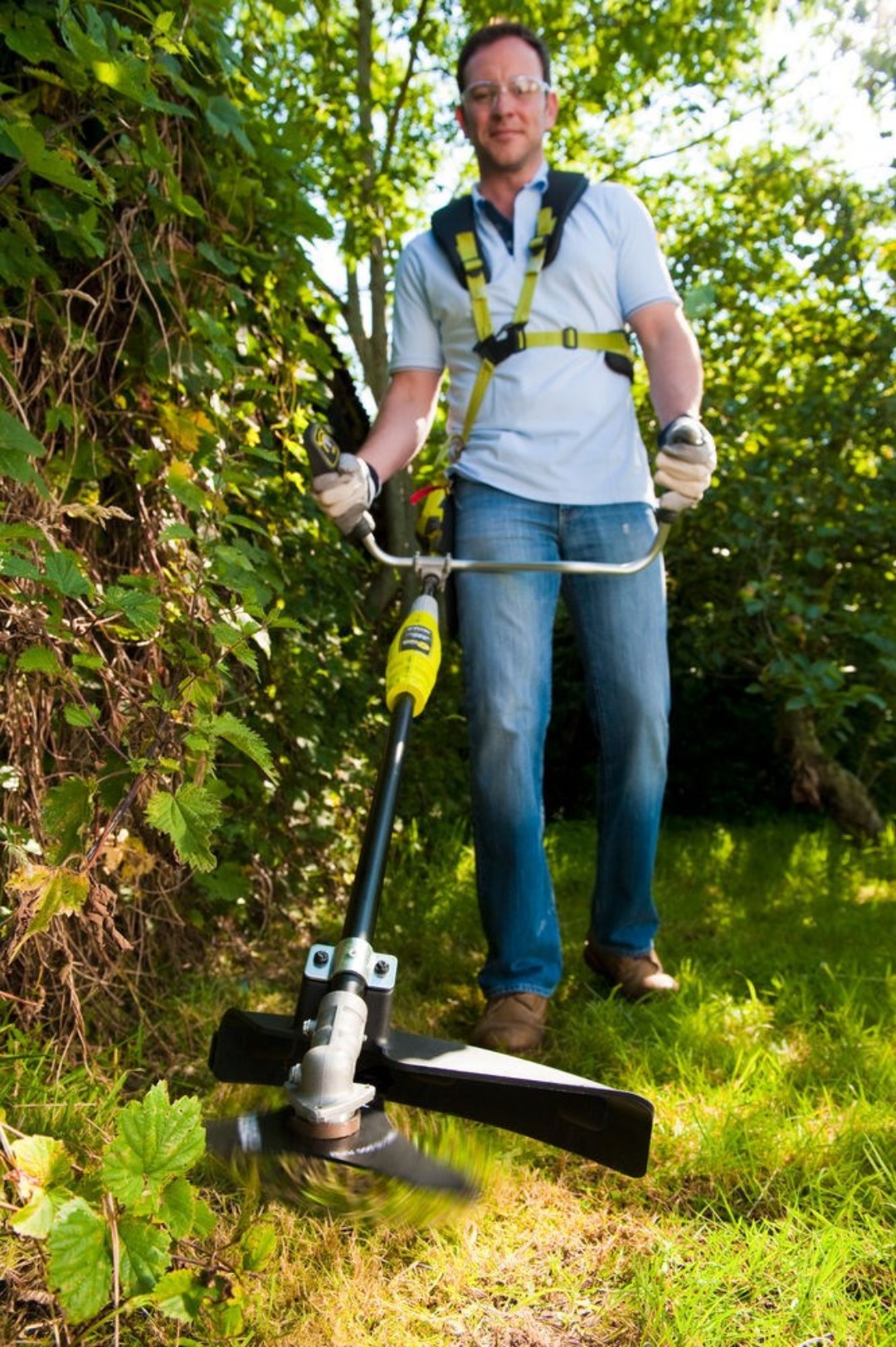 Gress og kratt- trimmer med krattkniv