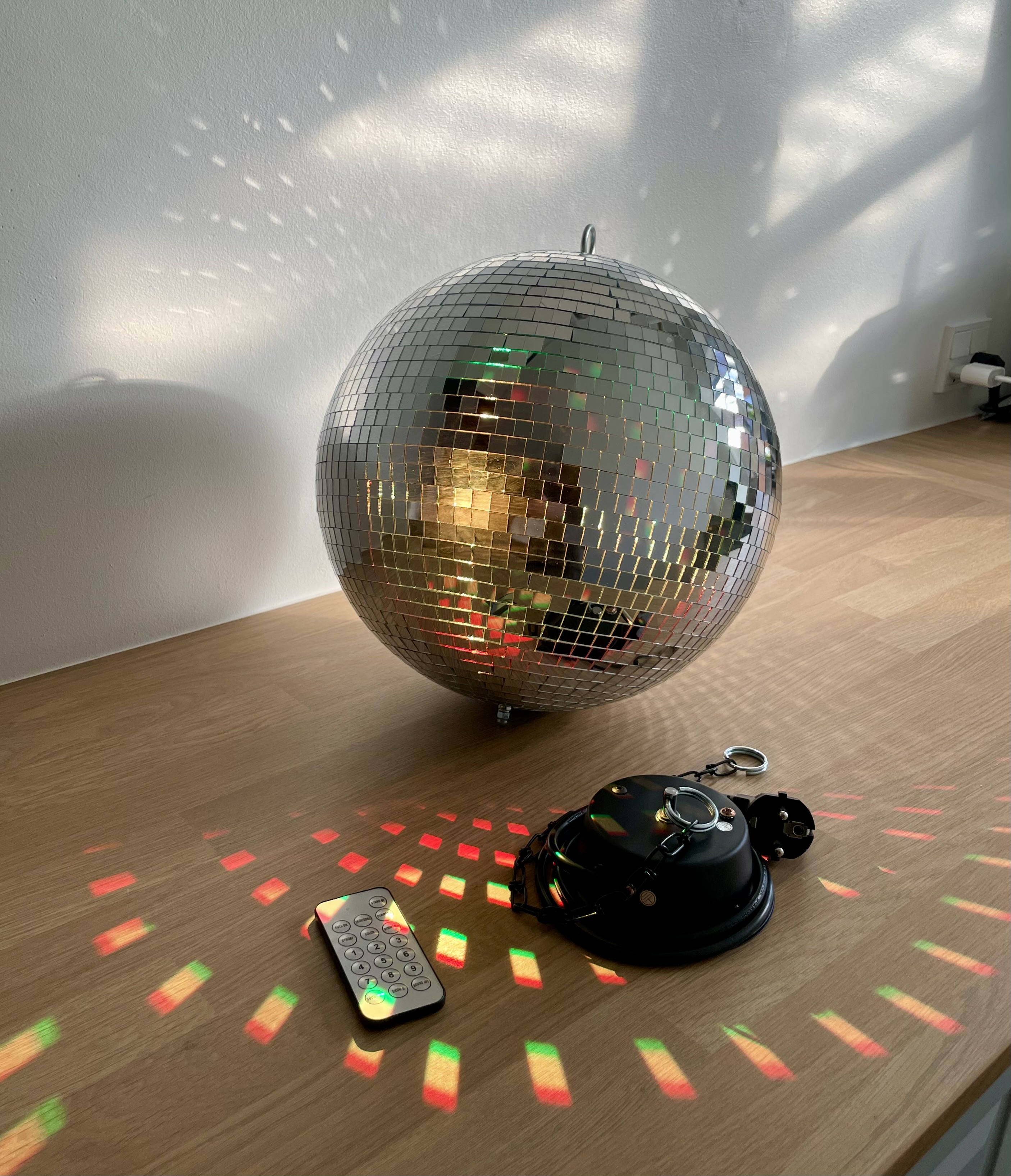 Diskokugle 30 cm med motor og rgb-spot til leje
