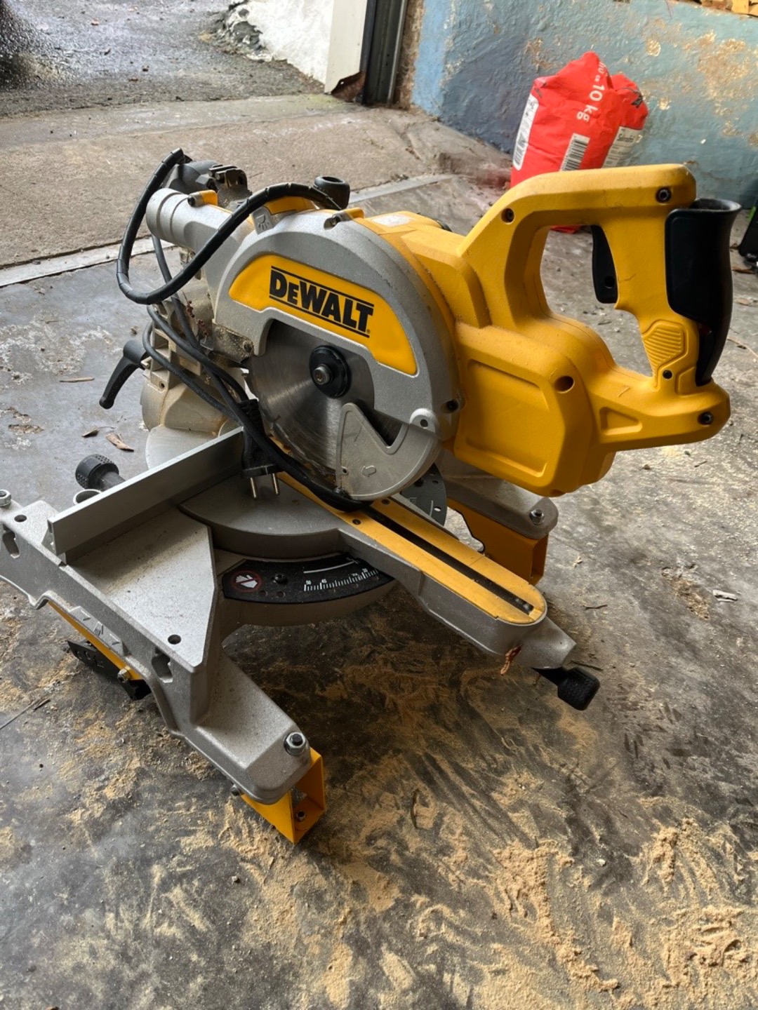 Dewalt kap/geringssäg