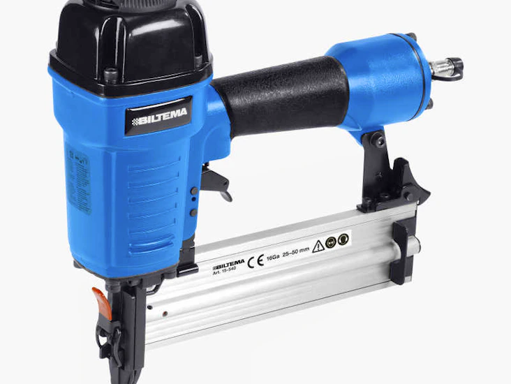 Luftdriven dyckertpistol med kompressor och slang