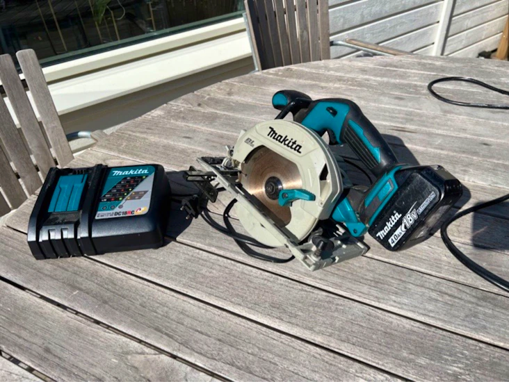 Makita dhs680 med batteri och laddare