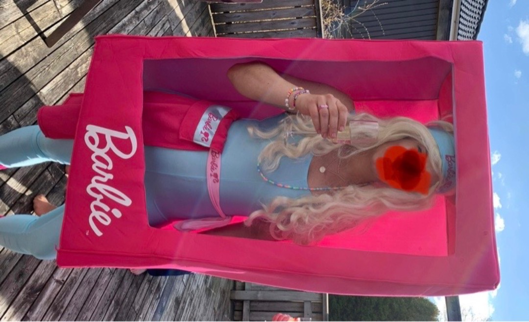 Barbie dräkt med kartong