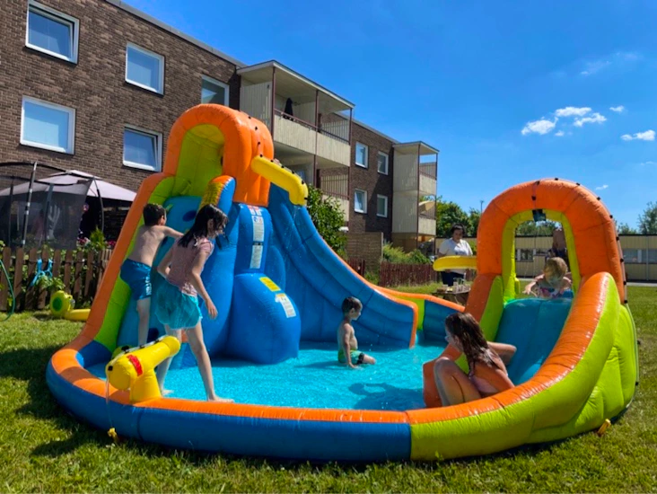 Uppblåsbart vattenlekland