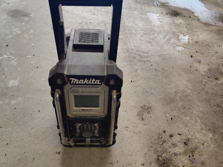 Makita työmaaradio bluetoothilla