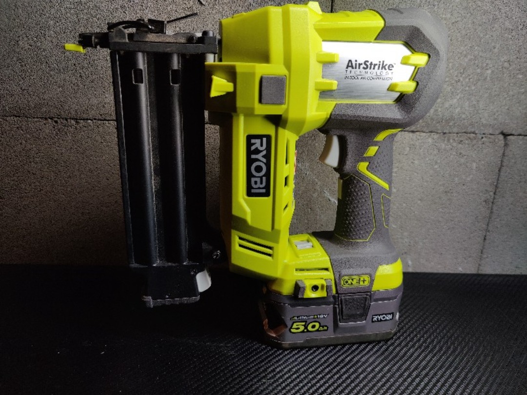 Spikerpistol på batteri 