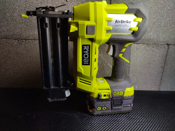 Spikerpistol på batteri