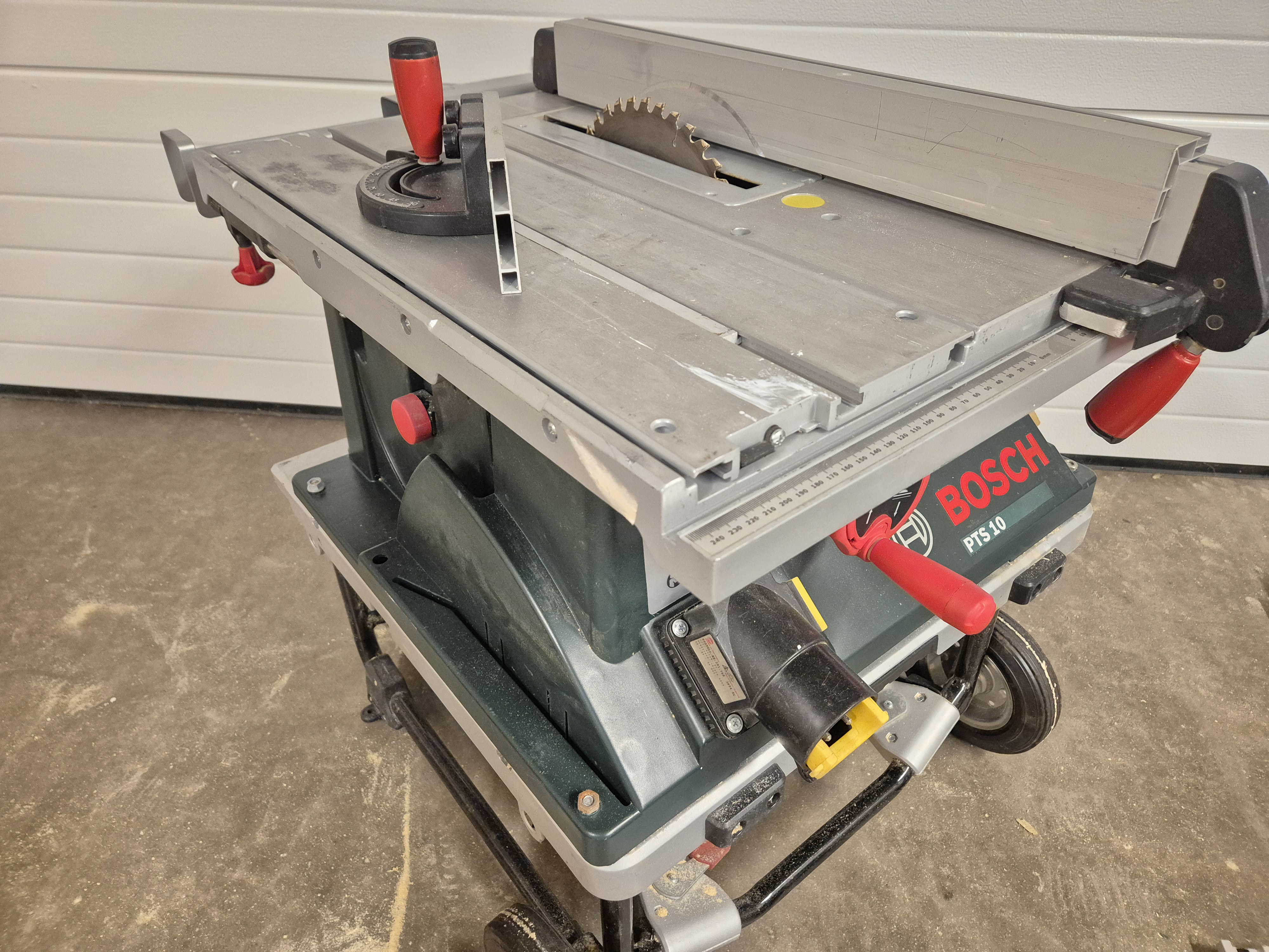 Bosch bordsirkelsag med stativ 