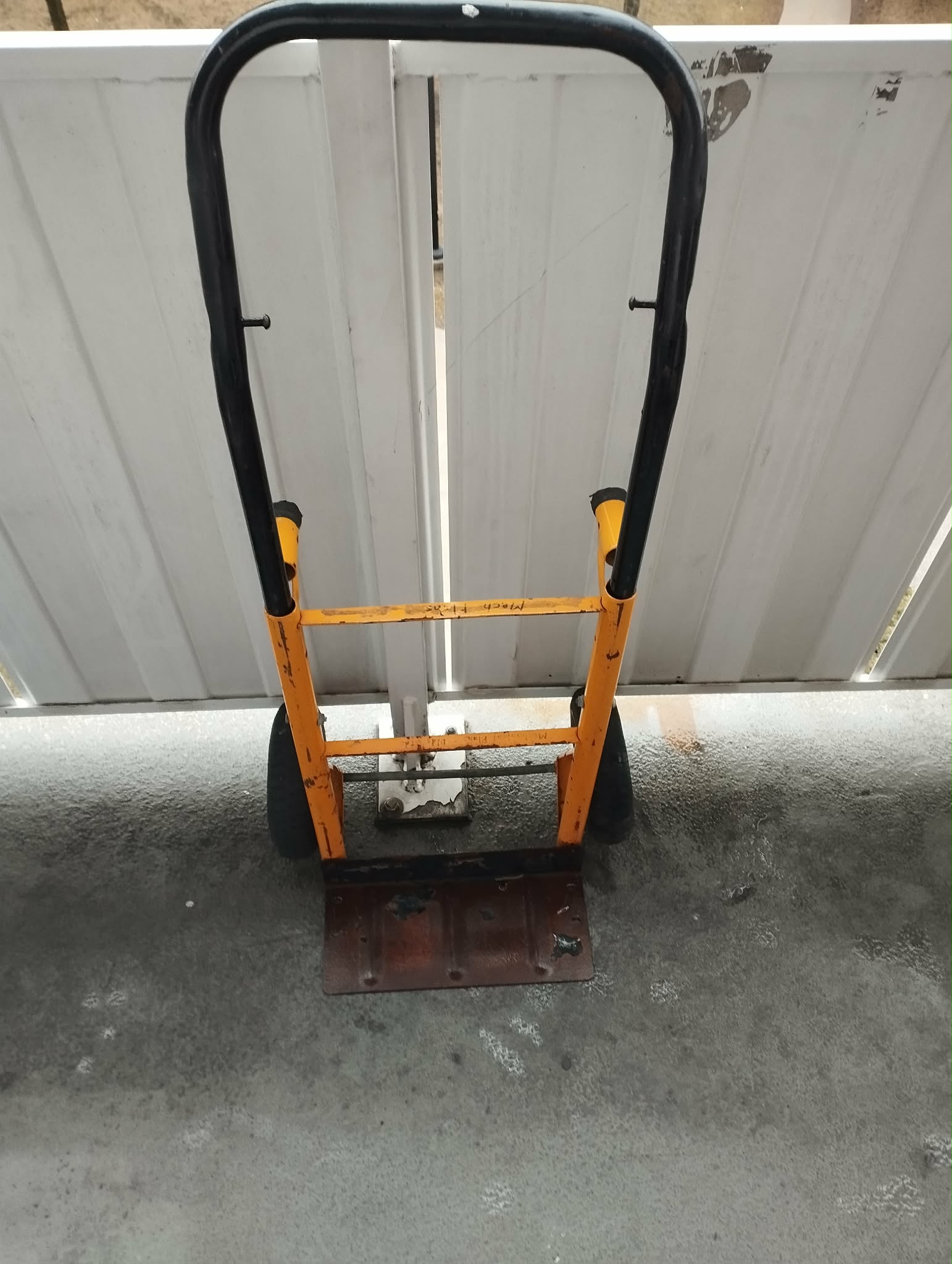 Dolly (hand truck)