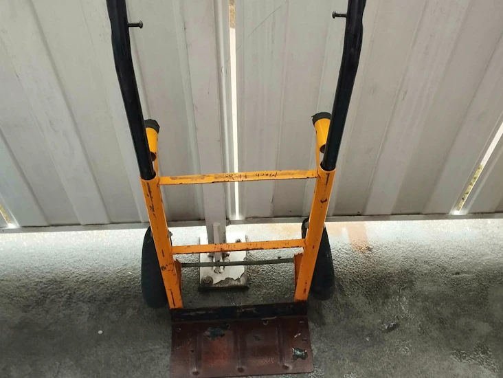 Dolly (hand truck)
