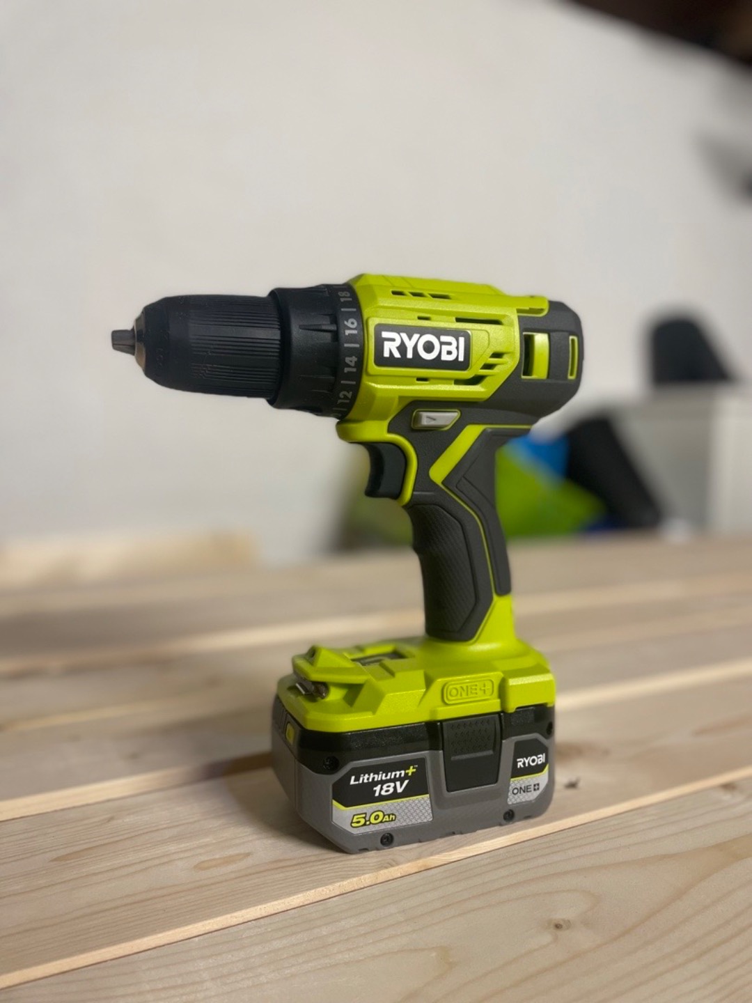 Ryobi skrutrekker