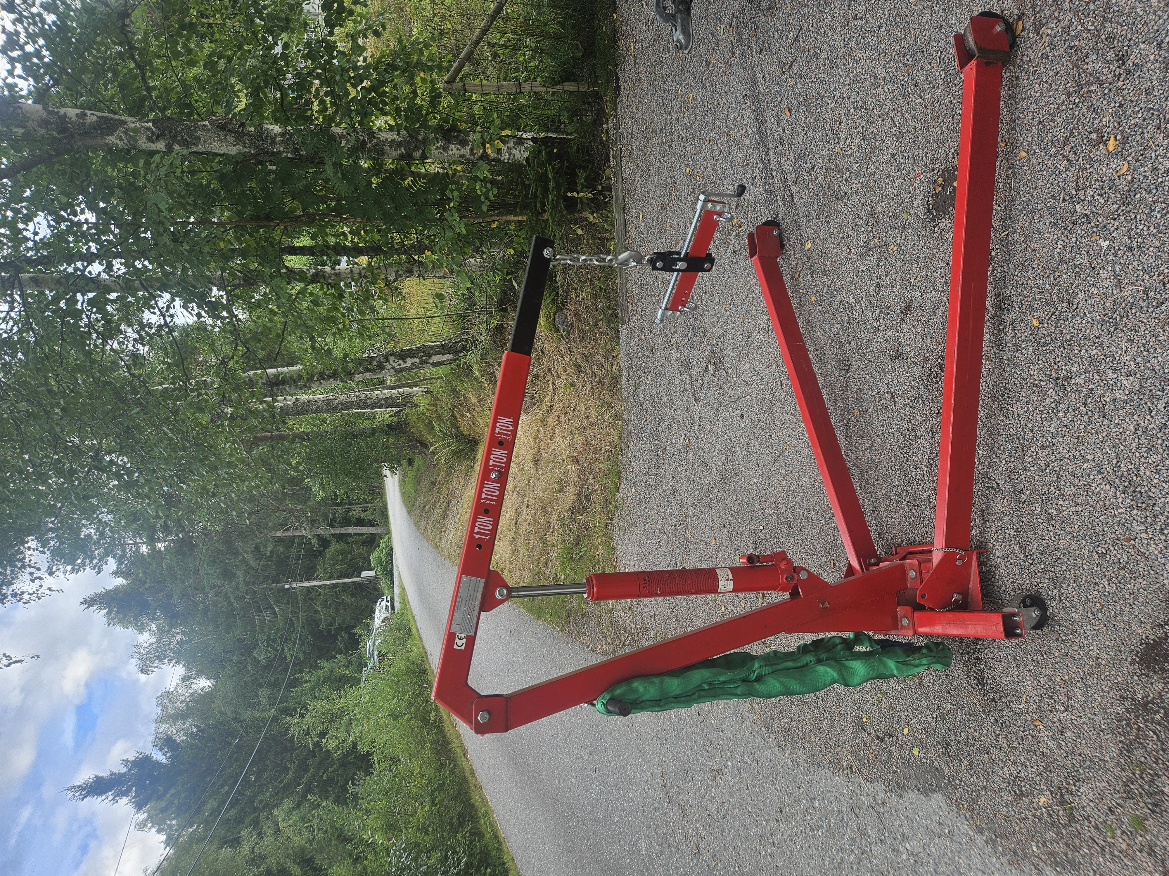 Hydraulisk motorlyft / verkstadskran 1000 kg med justerbart lyftok