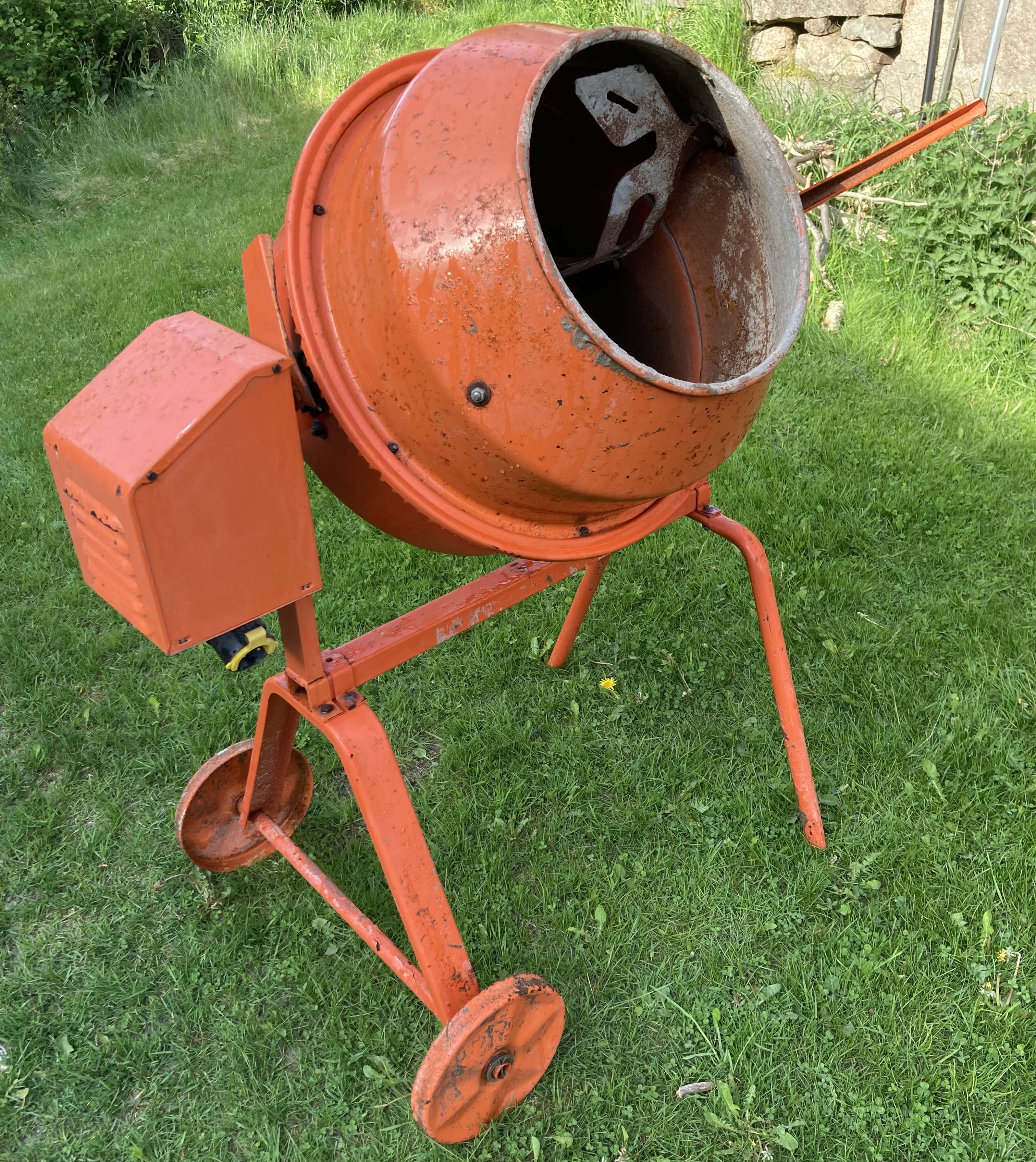 Kraftig betongblandare 125 liter