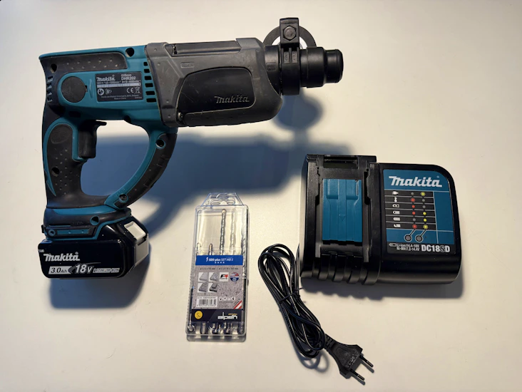 Makita borrhammare 18v inkl borrar