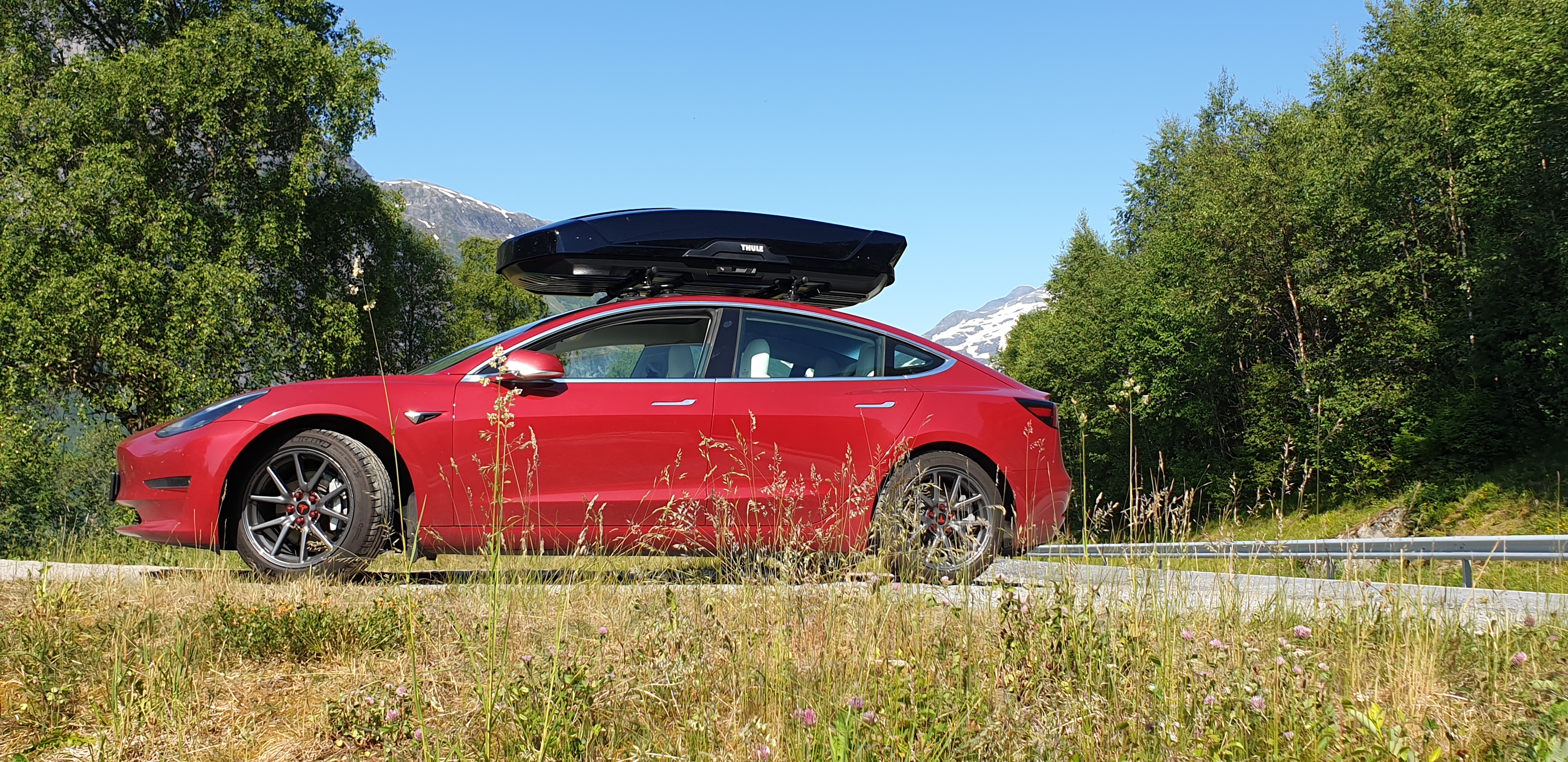 Takstativ for biler uten takrails – perfekt for tesla og panoramatak