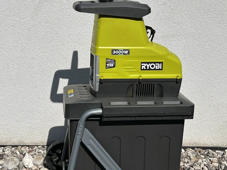 Ryobin murskaava oksasilppuri