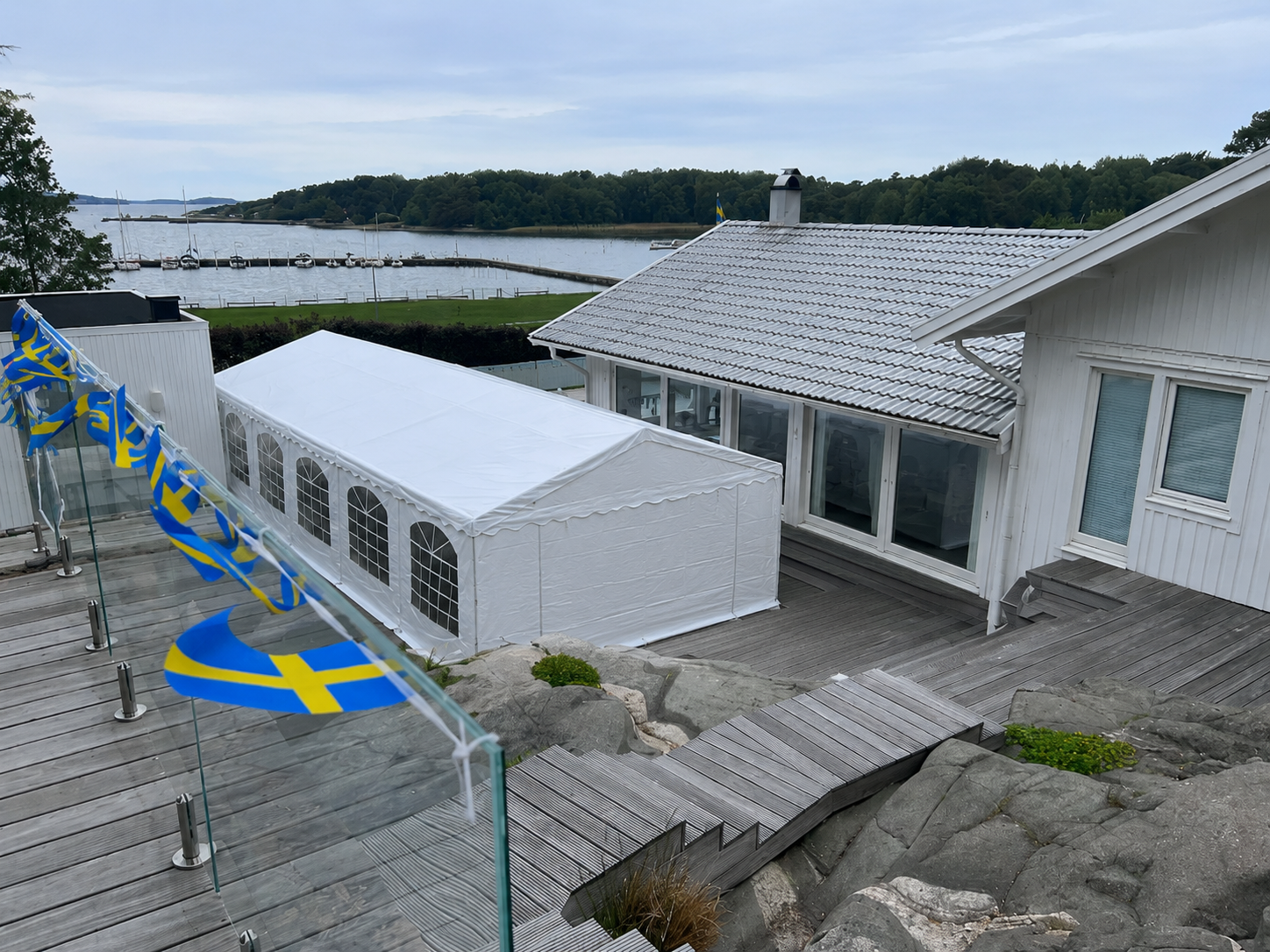 Partytält 5*10 hemkörning erbjuds 