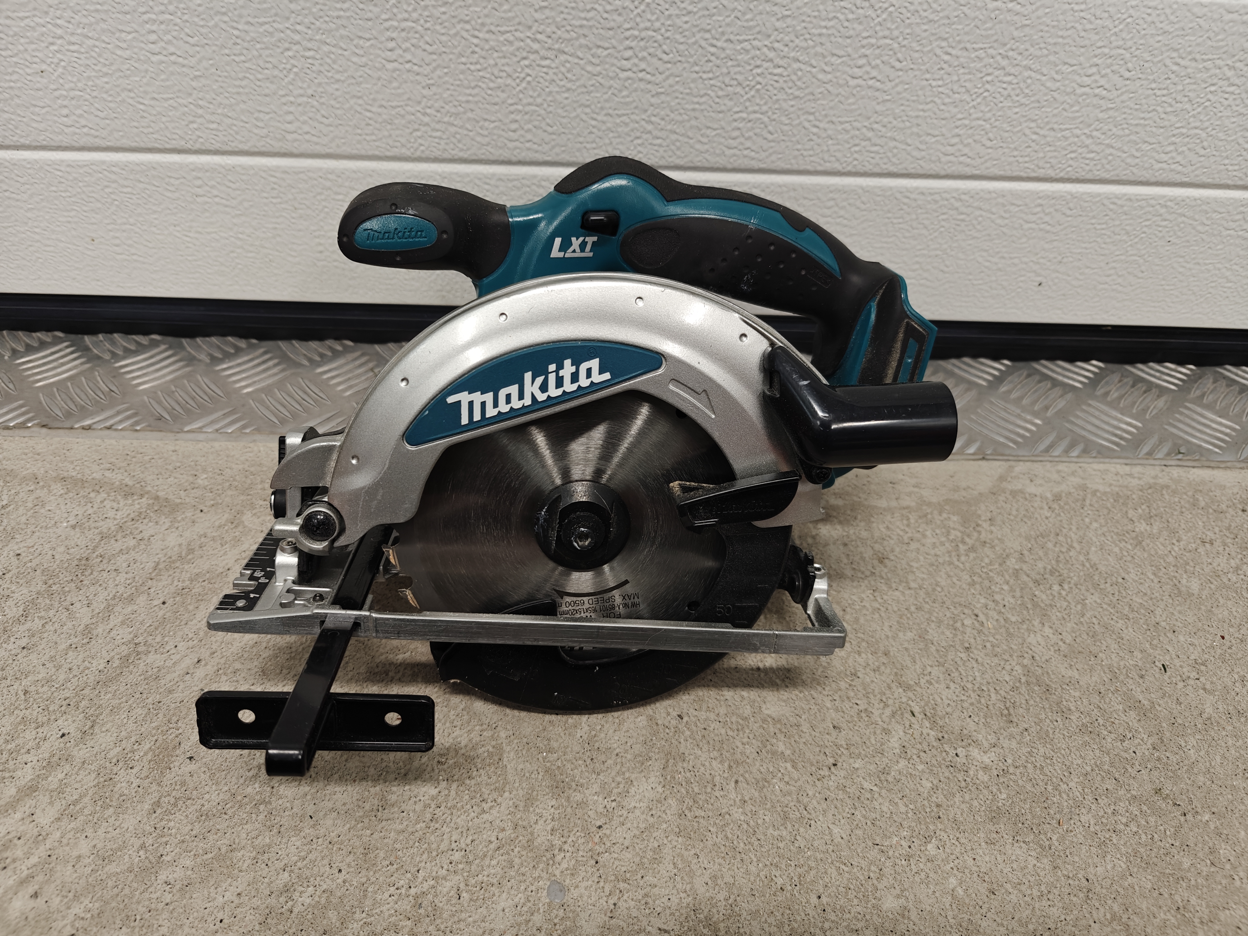 Makita käsisirkkeli