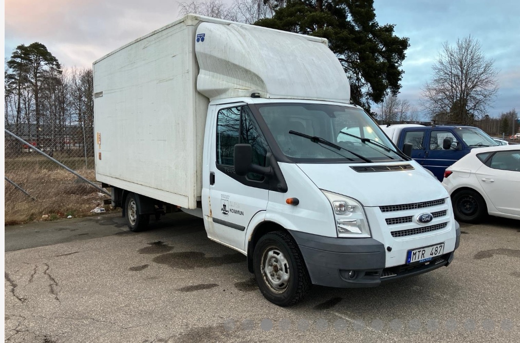 Flytt skåpbil / lätt lastbil med backgavellyft på b-körkort 