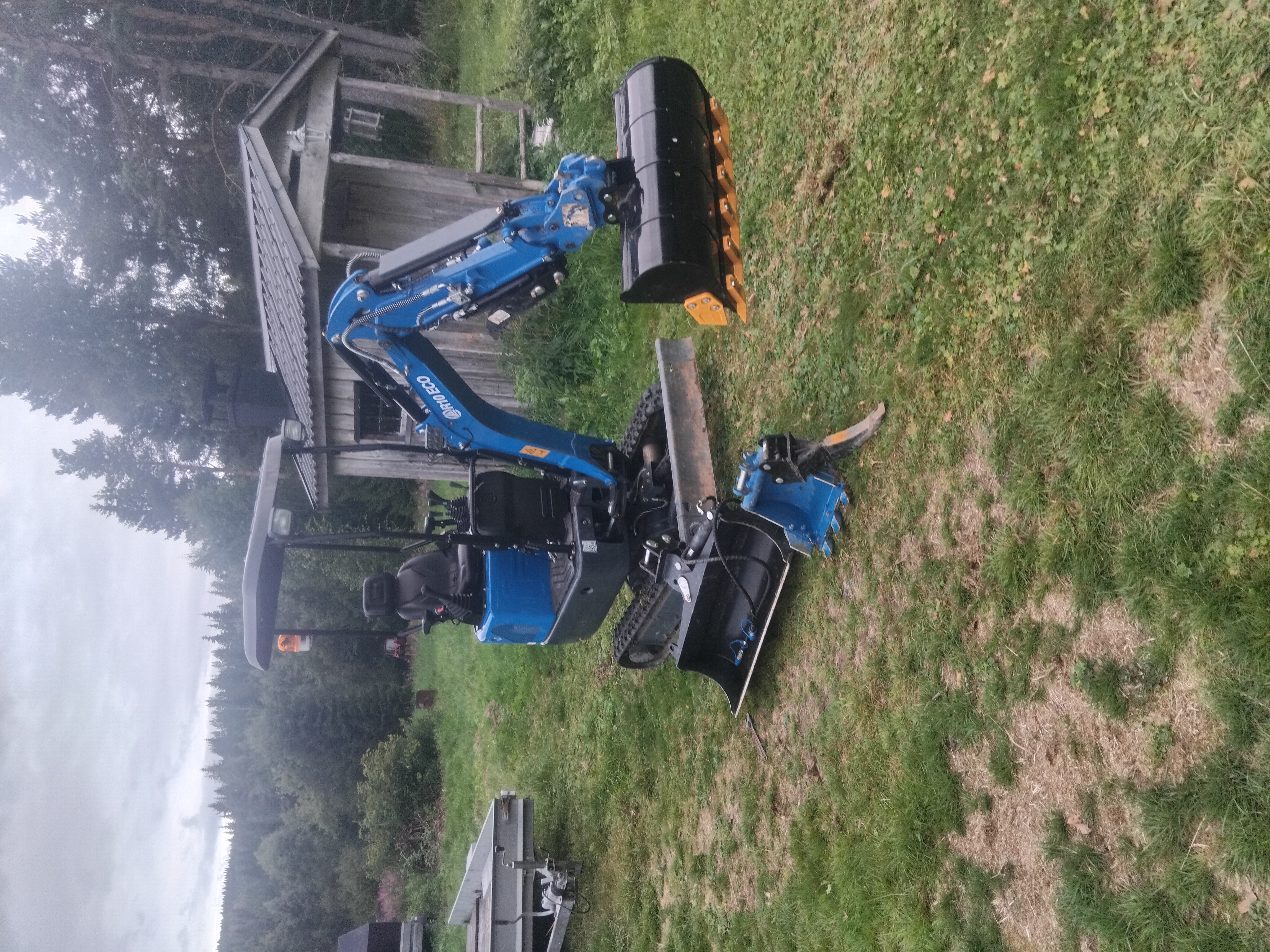 Minigrävare 1.5 ton uthyres. leverans ingår