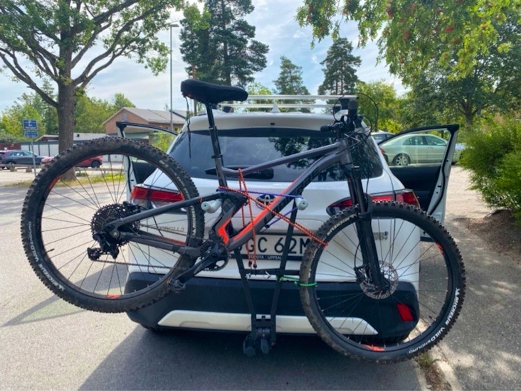 Cykelhållare för dragkrok och spännband