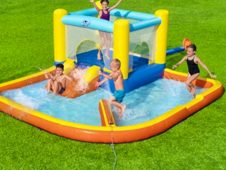 Parklek för 3-5 åringar beach bounce kids💦