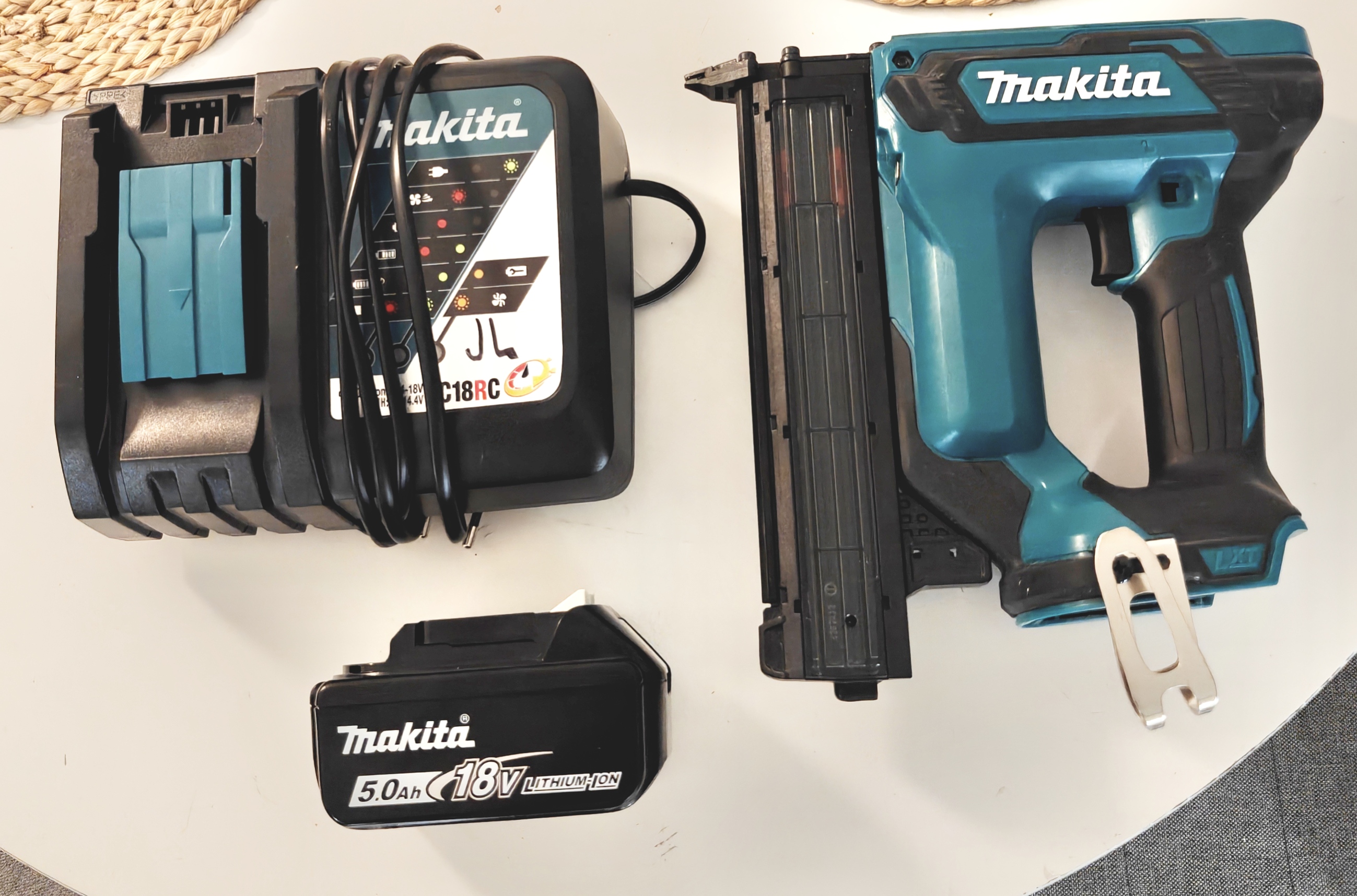 Makita dfn350 viimeistelynaulain