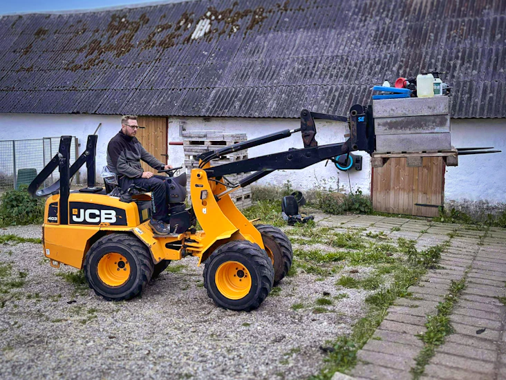 Jcb 403