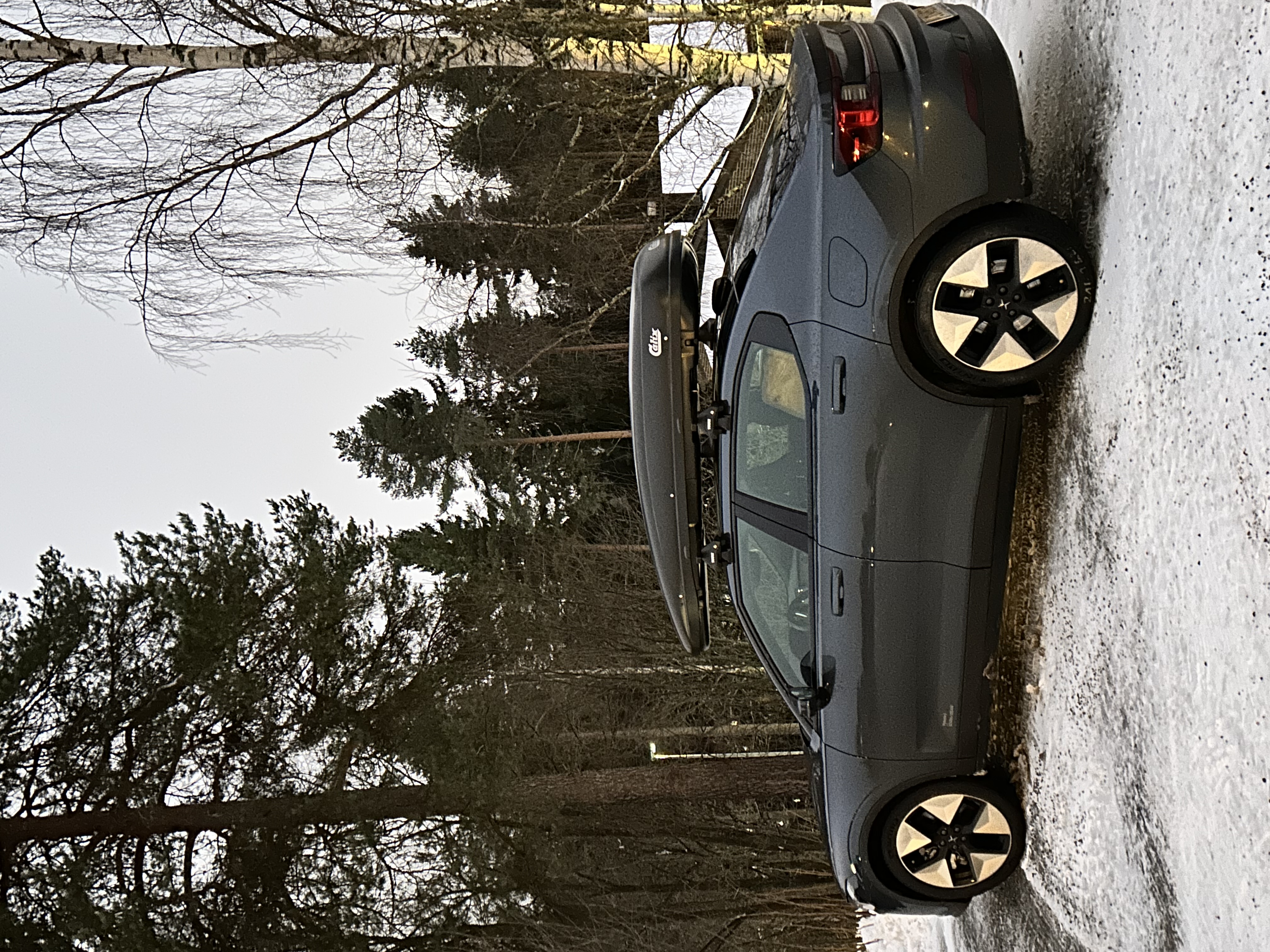 Polestar 2 kattotelineet