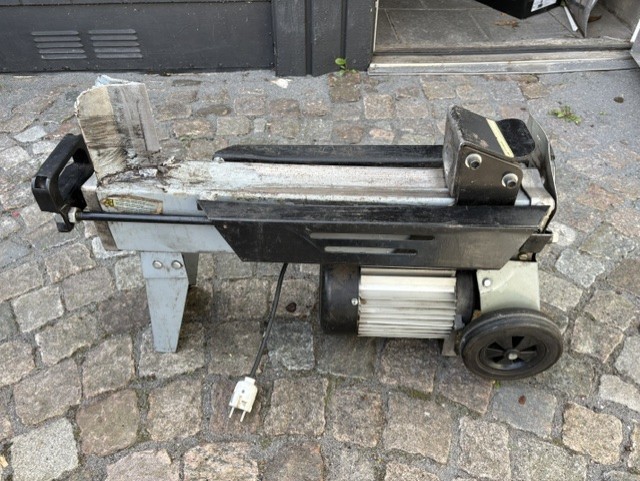 Vedklyv 4 ton – klyv ved enkelt (230v, upp till 39 cm)